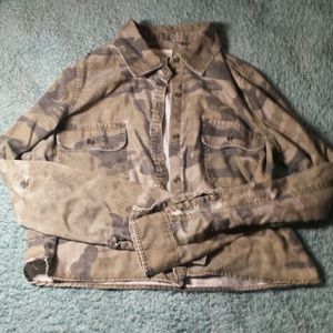 Camouflage flannel crop top